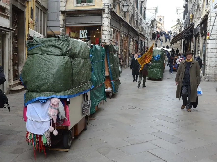 Interpress/M.Tagliapietra Venezia 26.02.2015.- Banchetti Rialto chiusi per manifestazione.