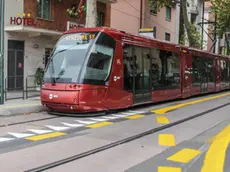 Nuova segnaletica stradale alla fine di via Cappuccina all'imbocco del sottopasso del tram, Mestre