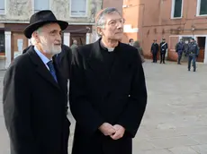 Il rabbino capo Bahbout e il patriarca Moraglia (foto Interpress)