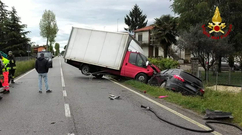 COLUCCI - DINO TOMMASELLA - MUSILE DI PIAVE - INCIDENTE LUNGO LA S.S.14 TRIESTINA IN LOCALITA' TRE SCALINI- FOTO DEI VIGILI DEL FUOCO