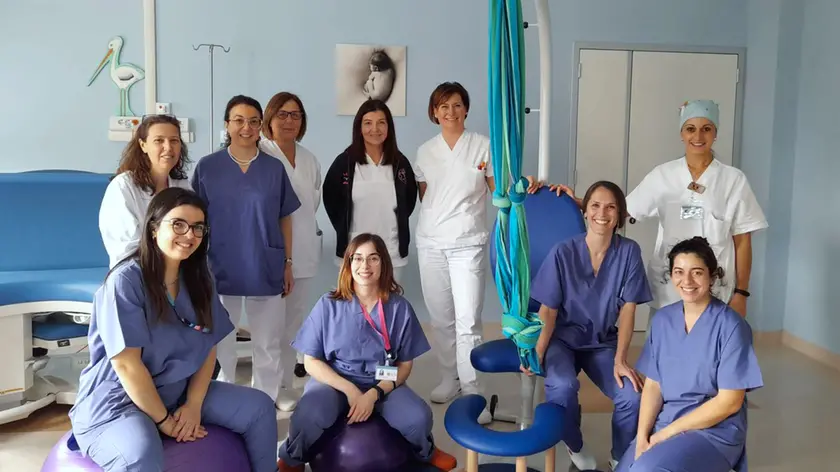 Alcune ostetriche, la dottoressa Francescapaola Magazzino, alcune infermiere e personale sanitario dell’Ostetricia di San Donà