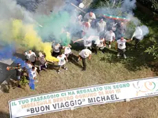 agenzia candussi, giornalista scattolin. cori ultras per Michael Groppello sotto la sua abitazione in via Palladio Marghera