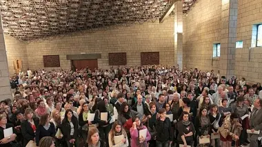 La sala «Opsa» di Sarmeola il 1º maggio con 700 coristi Sotto da sinistra Attilio Campesato (organista) e Alessio Randon (direttore del coro)