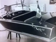 COLUCCI - DINO TOMMASELLA - PORTOGRUARO - CANTIERI CAMUFFO - motoscafo per fuoribordo in mogano massiccio costruito da Luigi Camuffo (il padre degli attuali titolari) nel 1958
