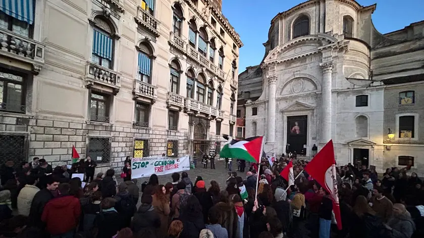 Il presidio in campo San Geremia organizzato dal Morion