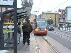 AGOSTINI: MESTRE IL TRAM IN ESERCIZIO IN VIA SAN DONˆ ORE 7,30 tram mestre prima corsa - VIA SAN DONA' Molti gli utenti saliti nelle ore di punta poi l'afflusso si e' stabilizzato Si calcola che in giornata sull'intera linea siano salite circa diecimila persone