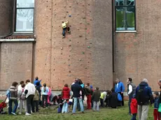 MARGHERA 23/04/2005 via F.lii Bandiera chiesa Gesu' lavoratore festa CAI arrampicata libera....(C) Bertolin Matteo richiesto da MORSEGO MARGHERA 23/04/2005 via F.lii Bandiera chiesa Gesu_ lavoratore festa CAI arrampicata libera