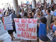 Interpress/Mazzega Venezia, 29.07.2016.- Consiglio Comunale, Cà Farsetti presidiata dalle forze dell'Ordine per la protesta dei Comunali e BLM.-