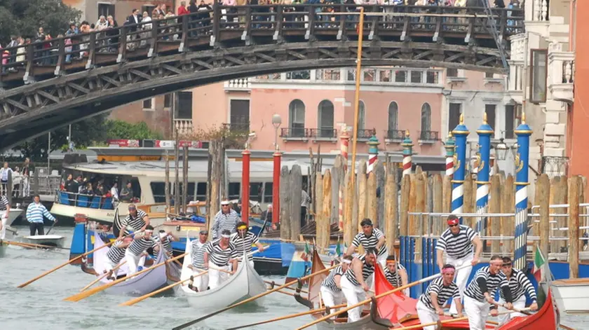 AGOSTINI VENEZIA 25.04.2008.- REGATA DEI TRAGHETTI. 1° CLASS. ROSSO.- INTERPRESS