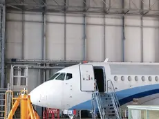 Uno degli hangar di Tessera dove vengono allestiti gli aerei Superjet;