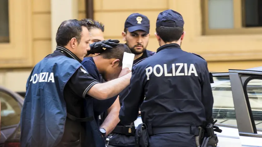 I due ragazzi, ricercati per l'incidente avvenuto la scorsa settimana alla periferia di Roma dove ha perso la vita una donna filippina e 8 persone sono rimaste ferite, fermati dalle forze di Polizia, Roma, 1 giugno 2015. I due ragazzi rischiano l'accusa di omicidio volontario. ANSA/MASSIMO PERCOSSI