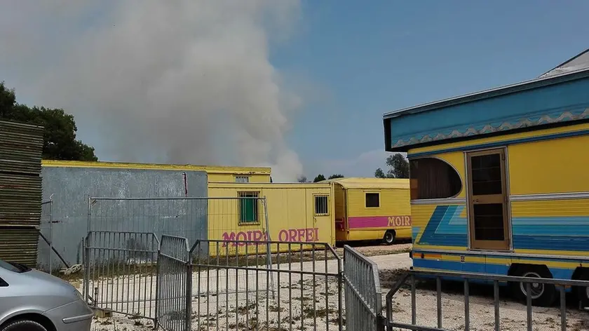 COLUCCI - DINO TOMMASELLA - SAN DONA' DI PIAVE - INCENDO AL DEPOSITO DEL CIRCO DI MOIRA ORFEI