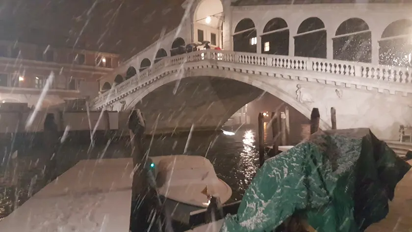Ponte di Rialto imbiancato