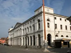 Depolo mph03a Elisabetta Donaggio ..Chioggia: municipio - Il supermercato Lando di Pianiga dove e' saltata la cassa continua