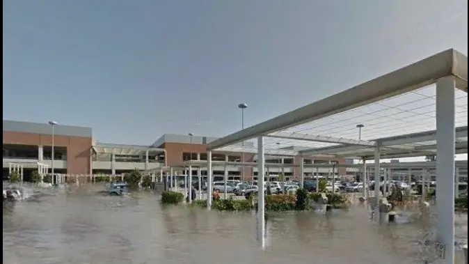 Il rendering del parcheggio dell'aeroporto allagato