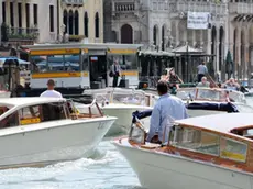 Interpress/Mazzega Vitucci Venezia, 27.05.2013.- Traffico di Taxi in Canal Grande.-