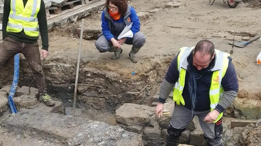 Gli archeologi della Soprintendenza al lavoro a San Marco