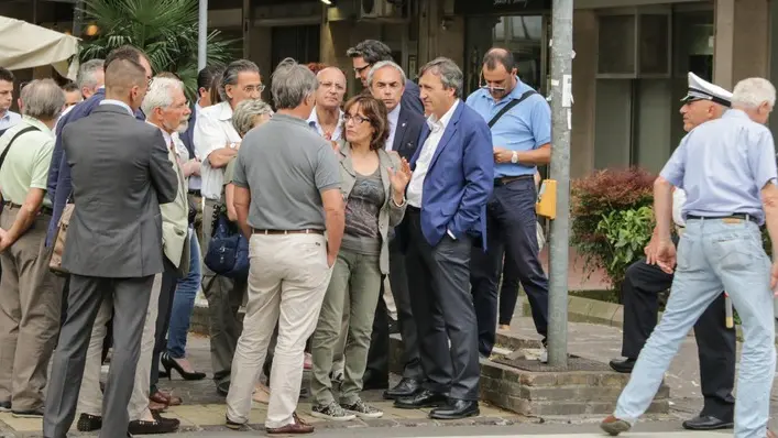 GIORNALISTA: Chiarin AGENZIA FOTO: Candussi LUOGO: Mestre DESCRIZIONE: il neosindaco Brugnaro incontra i cittadini a Mestre e visita il cantiere di Riviera XX Settembre