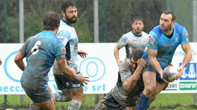 (CRUCCU) SAN DONA' DI PIAVE 02/02/2014 MATTEO BOEM RUGBY SANDONA' (MAGLIA AZZURRA) VS LAZIO RUGBY N¡12 IOVU BOGDAN DUMITRU (RUGBY SANDONA')