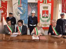 VATRELLA - DINO TOMMASELLA - PORTOGRUARO - FIRMA PROTOCOLLO INTESA POLIZIE LOCALI FRA (DA SX) GRUARO GASPAROTTO; CINTO FALCOMER;PORTOGRUARO SENATORE; CONCORDIA ODORICO. + COMANDANTE POLIZIA LOCALE PORTOGRUARO COLUSSI