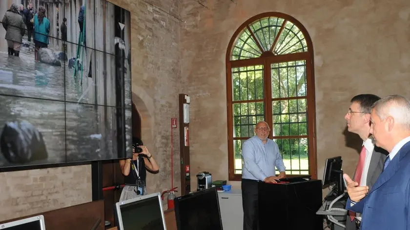 Interpress/Mazzega Morsego Venezia, 17.07.2014..- Raffaele Cantone all'Arsenale con il Pres.del Consorzio Venezia Nuova Mauro Fabris