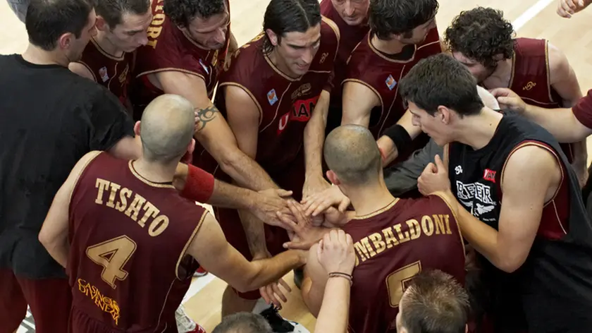 Basket maschile Finale campionato B1 Prefabbricati pugliesi Brindisi VS Umana Reyer Palapentassuglia Brindisi 01 giuno 2008