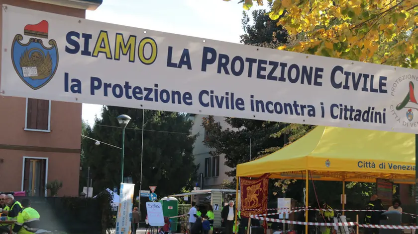 GIORNALISTA: Chiarin .AGENZIA FOTO: Candussi.LUOGO: Mestre .DESCRIZIONE: giornata della protezione civile al parco di via Piave