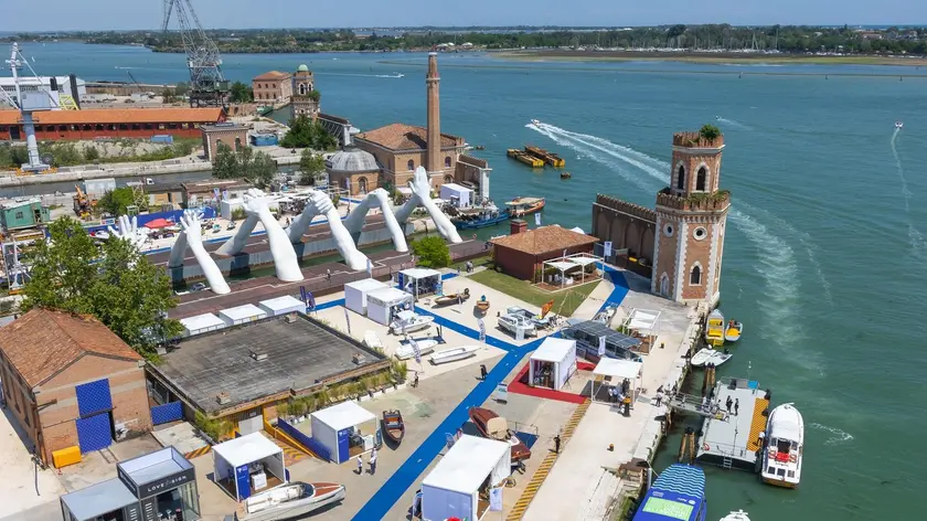 La fermata speciale Arsenale Torre Nord, istituita solo per il Salone nautico