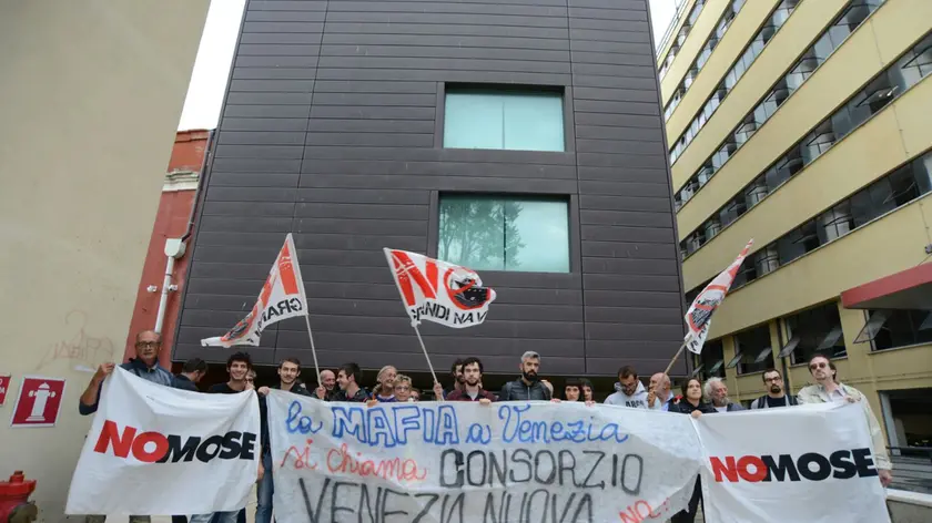 Il presidio di protesta degli ambientalisti