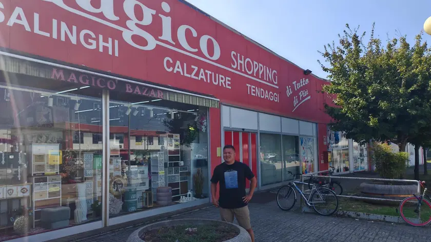 Il titolare del negozio Magico Shopping, conosciuto come Marco