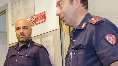 GIORNALISTA: Artico .AGENZIA FOTO: Candussi.LUOGO: Mestre .DESCRIZIONE: il neosindaco Brugnaro visita la zona di via Piave - nella foto alla stazione FS