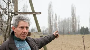 Da sinistra Luigino Moz, Viviana Verardo e Ilenia Benetello In alto l’area dell’ex caserma di Campalto e il maneggio
