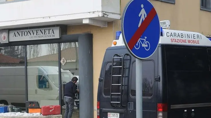 PORTOGRUARO - DINO TOMMASELLA - DE POLO - RAPINA AL BANCOMAT ANTONVENETA DI PRADIPOZZO