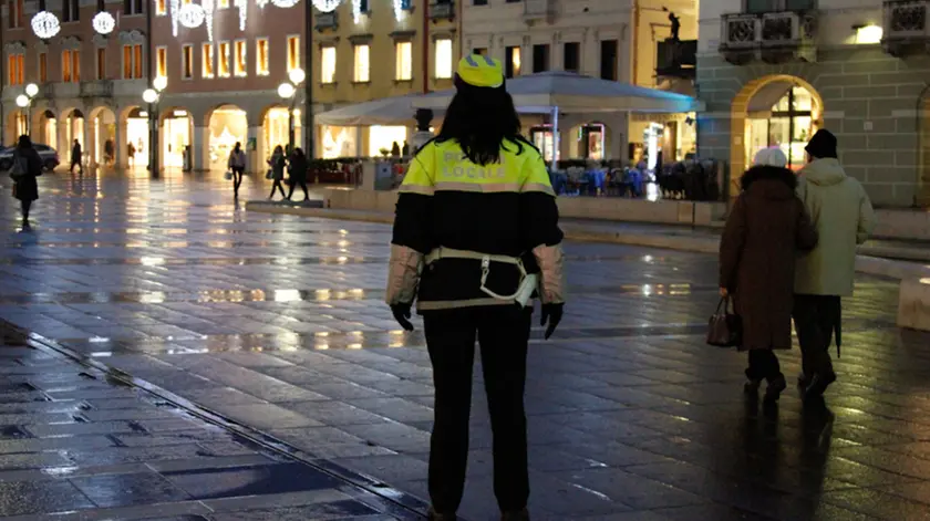 Agenzia Candussi, giornalista: Chiarin. Vigili in Piazza Ferretto Mestre.