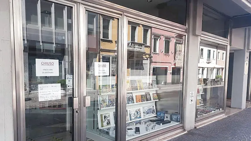 Lo storico negozio Supergulp in via Rosa ha chiuso i battenti all’improvviso