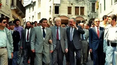 Carlo Bernini accanto al presidente della Repubblica Francesco Cossiga in visita ad Asolo, è l’agosto 1990