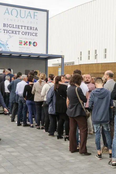 GIORNALISTA: Baschieri.AGENZIA FOTO: Candussi.LUOGO: Marghera.DESCRIZIONE: ingresso gratuito al padiglione Aquae di Expo Venice dopo le ore 18 per i residenti