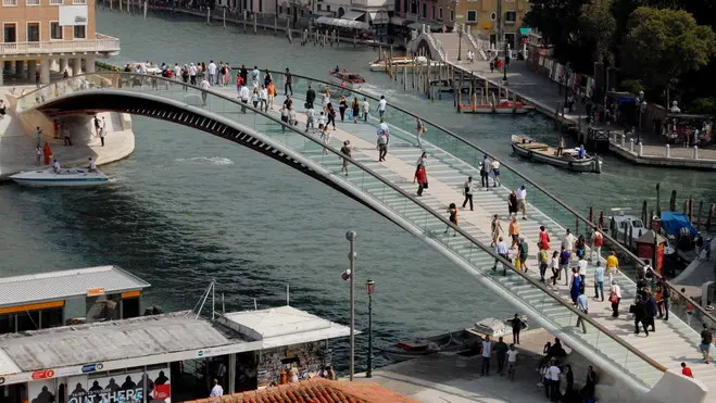 AGOSTINI INTERPRESS VENEZIA 12.09.1008.- APERTO AL PUBBLICO IL PONTE DELLA COSTITUZIONE.