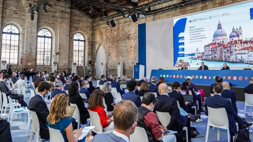 "Per raggiungere davvero l'obiettivo di emissioni nette zero servono azioni immediate e concrete". Lo ha detto il ministro dell'Economia Daniele Franco aprendo i lavori della Conferenza internazionale sul cambiamento climatico a chiusura del G20 di Venezia, 11 luglio 2021.WWW.G20.ORG ++++++ATTENZIONE LA FOTO NON PUO' ESSERE PUBBLICATA O RIPRODOTTA SENZA L'AUTORIZZAZIONE DELLA FONTE DI ORIGINE CUI SI RINVIA+++ ++HO – NO SALES EDITORIAL USE ONLY++