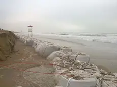 MORSEGO - DINO TOMMASELLA - JESOLO- EROSIONE SPIAGGIA DOPO MAREGGIATA