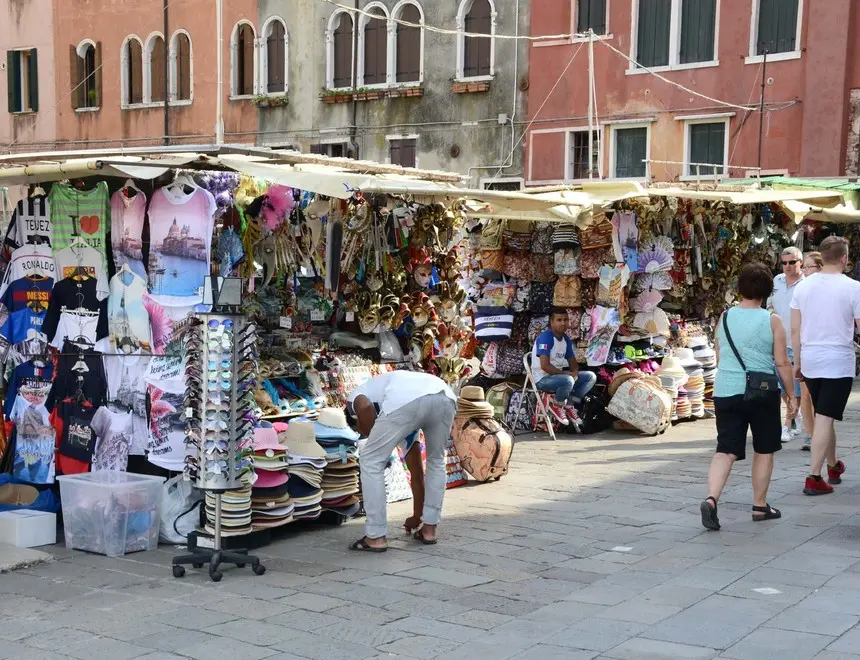 Interpress/M.Tagliapietra Venezia 14.06.2015.- Banchetti Souvenir. San Geremia