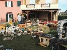 Il sindaco Silvia Susanna in visita il presepe di Antonio Bozzo