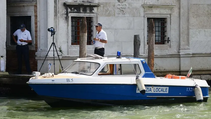 Interpress/M.Tagliapietra Venezia 03.08.2017.- Controlli velocità taxi della Polizia Locale.