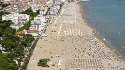 Il flash-mob in spiaggia a Caorle