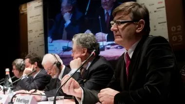 A CONFRONTO Mario Moretti Polegato al tavolo degli economisti-Nobel ieri a Venezia