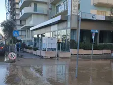 L'incrocio allagato nella foto pubblicata su Fb dal sindaco Armelao