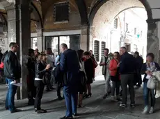 Pubblico, giudici, impiegati e avvocati fatti uscire dalla sede del tribunale civile a Rialto