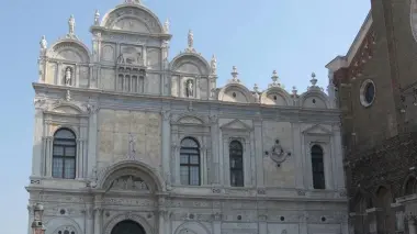 La ragazza è arrivata all’ospedale Santi Giovanni e Paolo priva di vita Oggi l’incarico per l’autopsia sul corpo della giovane deceduta