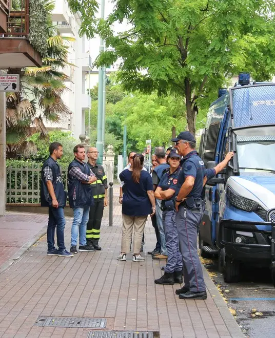 Foto Agenzia Candussi/ Carrai/ Mestre, via Monte San Michele / Situazione il giorno dopo il maxi blitz anti-droga