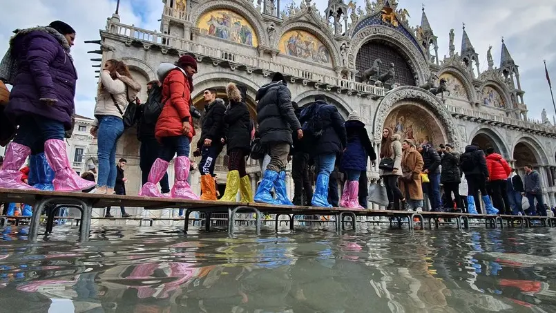 Interpress\M.Tagliapietra Venezia 15.12.2019.- Acqua alta in piazza San Marco.